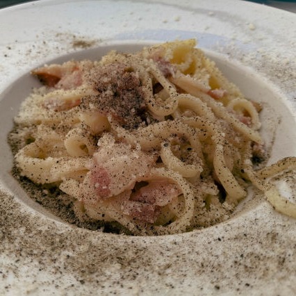 piatti gricia con guanciale castelluccio osteria del vettore